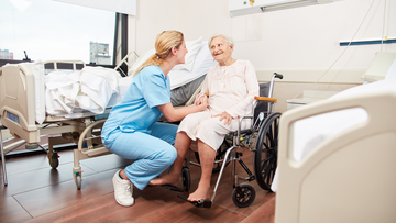 Im Palliative-Care-Refresher-Kurs der Medipolis Akademie können Sie Ihr Wissen auffrischen. | Copyright: Robert Kneschke, stock.adobe.com Im Palliative-Care-Refresher-Kurs der Medipolis Akademie können Sie Ihr Wissen auffrischen und sich auf den neuesten Stand bringen. Gemeinsam diskutieren wir wichtige Frage aus der Praxis.