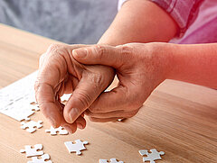Leben mit Parkinson: Das Versorgungsangebot für Parkinsonpatienten von Medipolis | Copyright: Pixel-Shot, AdobeStock Leben mit Parkinson: Das Versorgungsangebot für Parkinsonpatienten von Medipolis