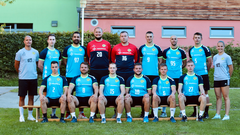 Die 1. Männermannschaft des HBV Jena 90 im Medipolis Trikot für die neue Saison 2023/2024 