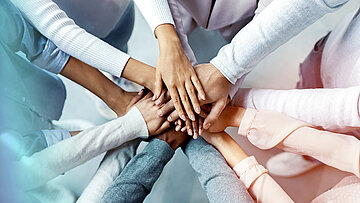 Durch Kooperationsmodelle umfassend versorgen: Erweitern Sie Ihr Portfolio mit pharmazeutischen Therapien und ambulanten Kurzinfusionen. | Copyright: Prostock Studio, adobestock Durch Kooperationsmodelle umfassend versorgen: Erweitern Sie Ihr Portfolio mit pharmazeutischen Therapien und ambulanten Kurzinfusionen.