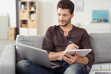 Medipolis e-Akademie | Copyright contrastwerkstatt - stock.adobe Die Medipolis e-Akademie: Flexible, selbstbestimmte und praxisnahe pflegerische und pharmazeutische Fort- und Weiterbildungen | Copyright contrastwerkstatt - stock.adobe